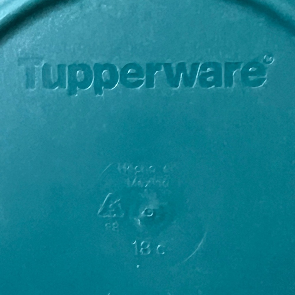 New Tupperware bowls with lids, 12 piece set, 6 bowls and 6 lids. - Picture 4 of 8